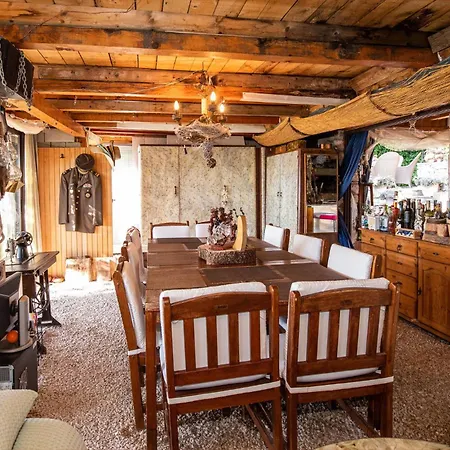 Komarna Cr Apartmán *