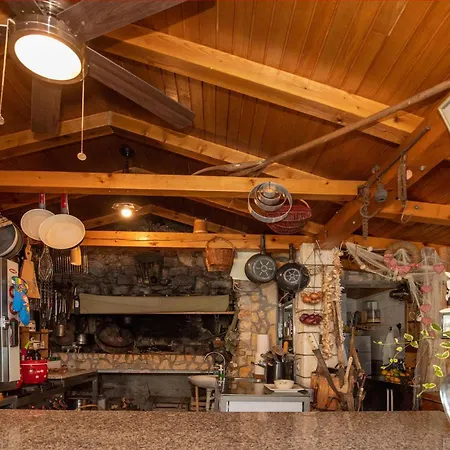 Appartement Stunning In Komarna With Kitchen