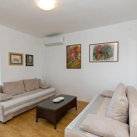 Komarna Cr Appartement